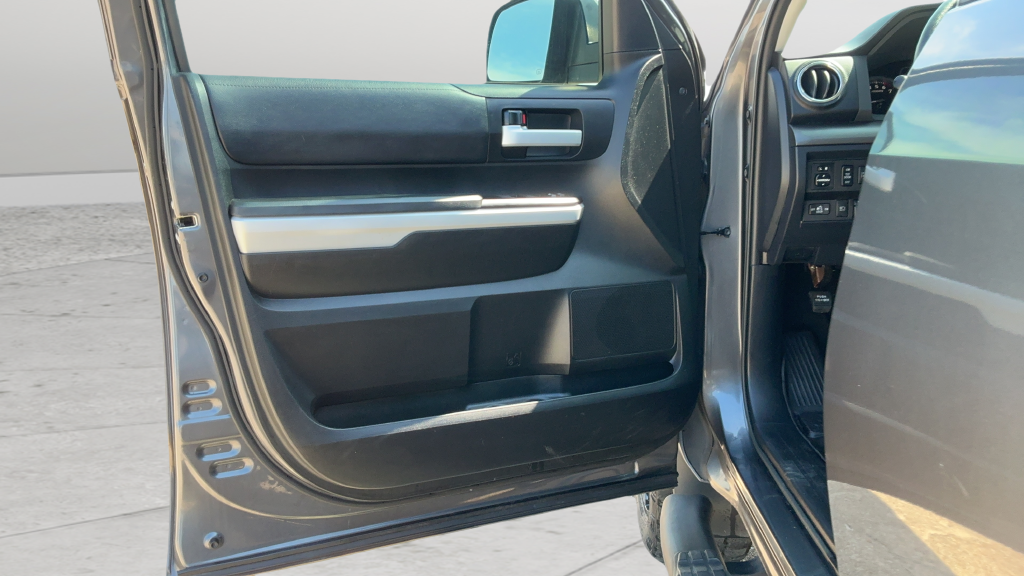 Used 2018 Gray Toyota SR5 image 18