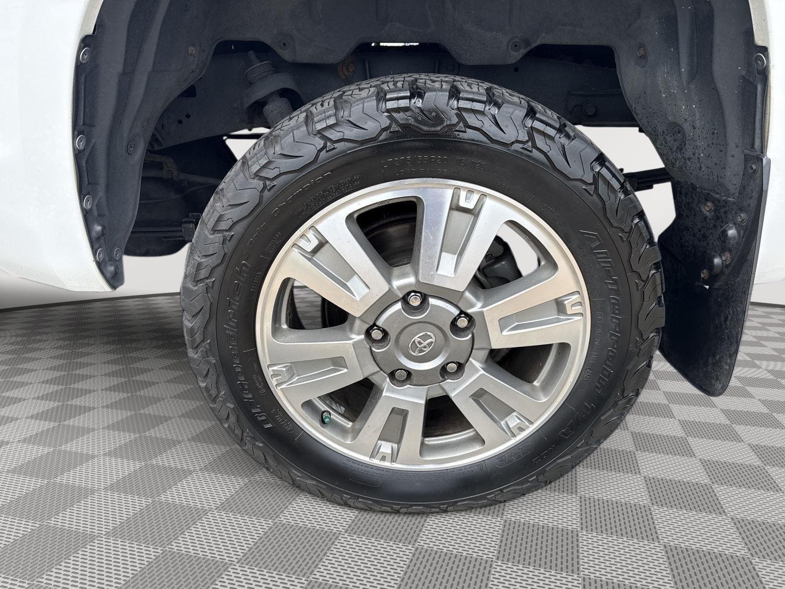 Used 2015 Super White Toyota Platinum image 17