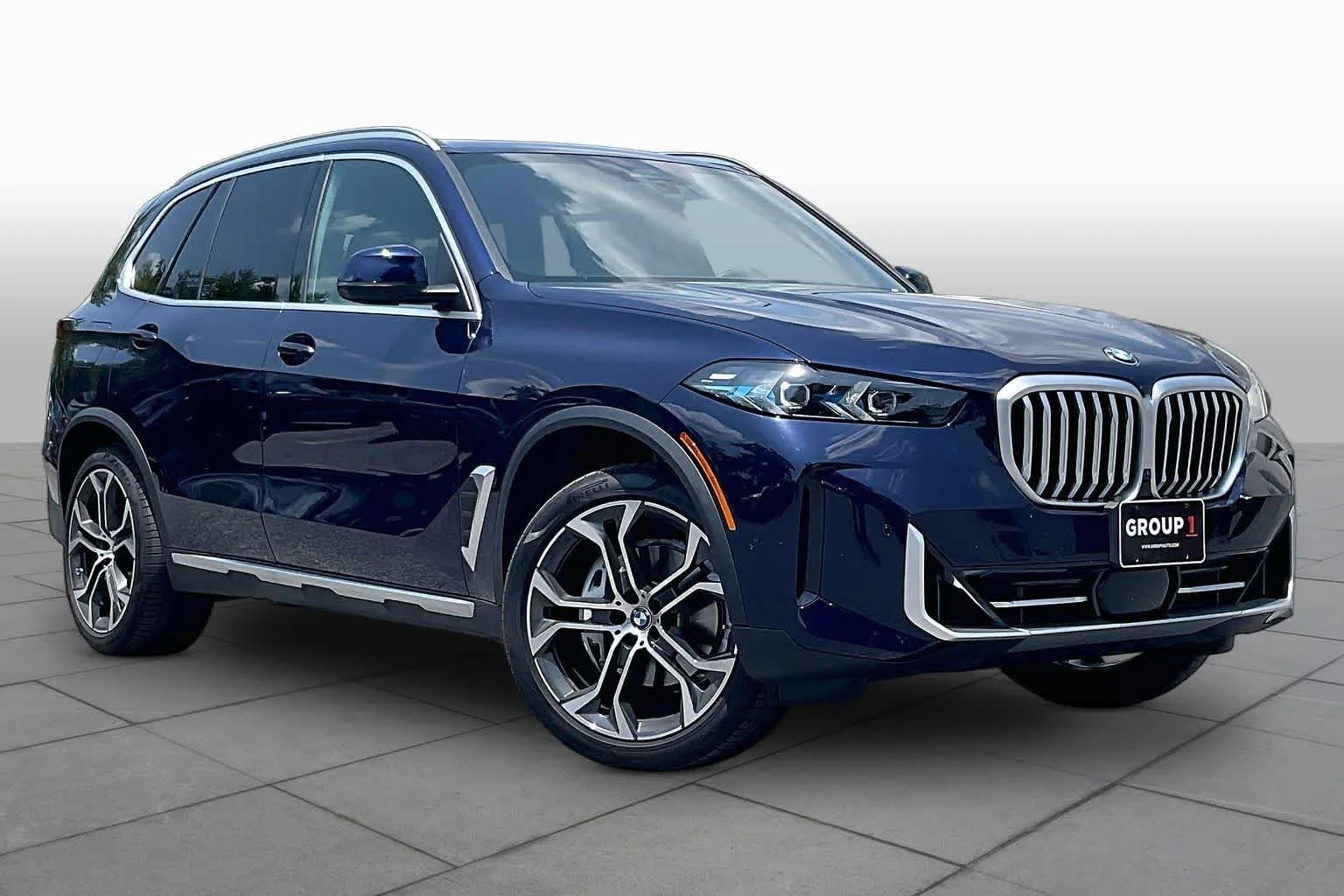 Used 2026 Tanzanite Blue II Metallic BMW xDrive40i image 2