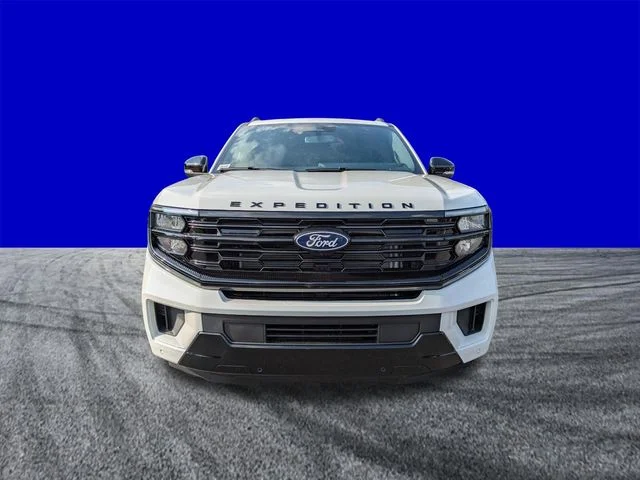 New 2027 Star White Metallic Tri-Coat Ford Platinum image 9