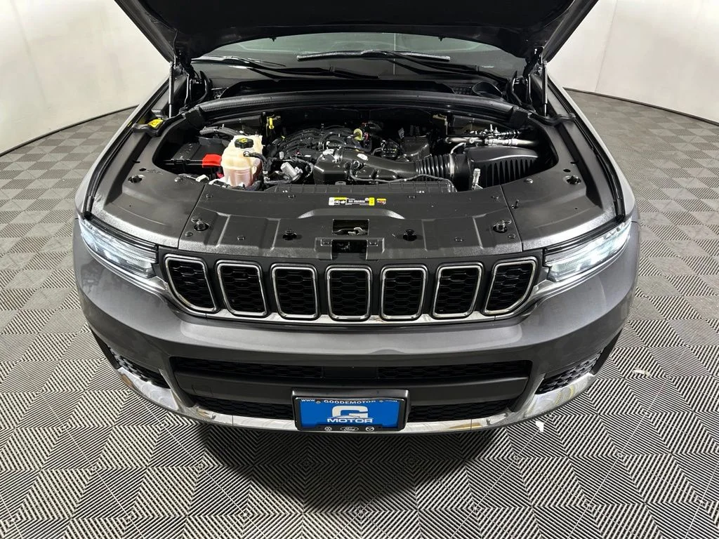 Used 2021 Gray Jeep Laredo image 25