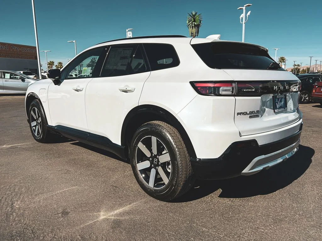 New 2026 Frostline White Pearl Honda Touring image 5
