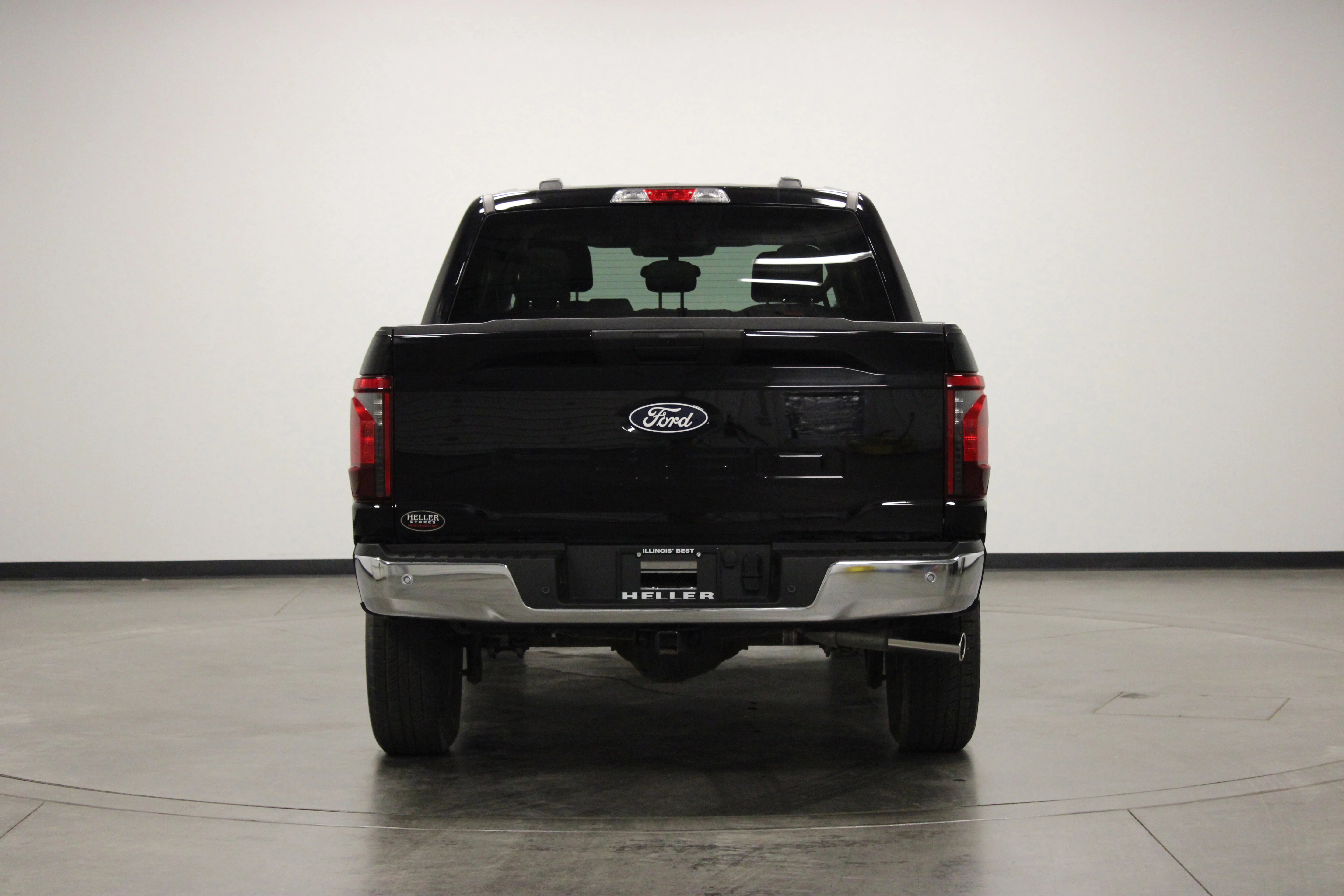 Used 2025 Agate Black Metallic Ford XLT image 7