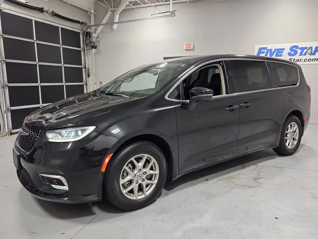Used 2023 Black Chrysler Touring L image 3