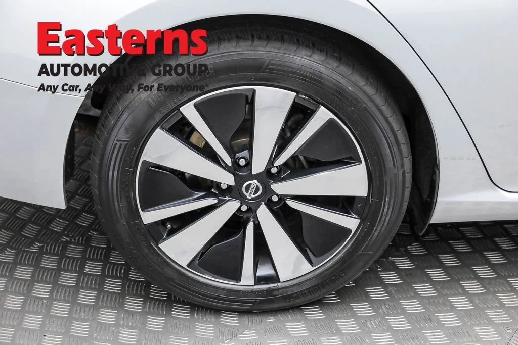 Used 2022 Silver Nissan 2.5 SV image 27