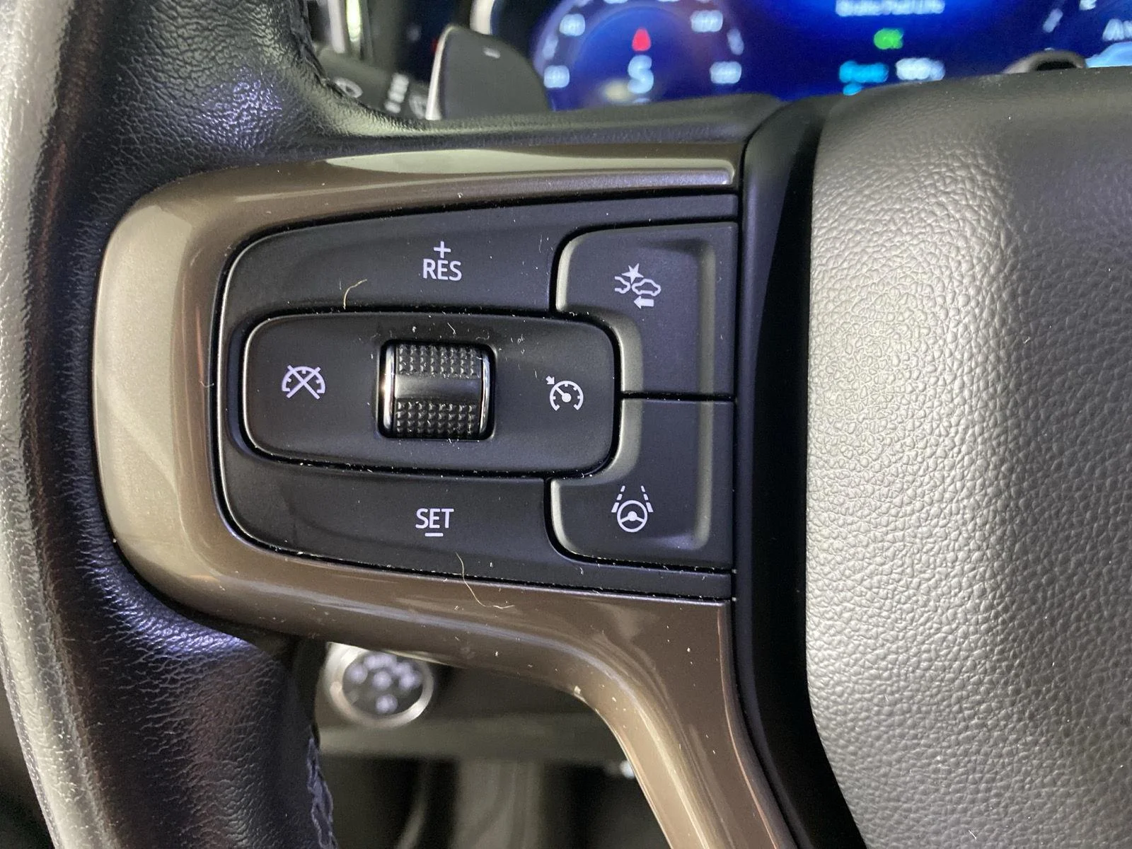 Used 2023 Iridescent Pearl Tricoat Chevrolet High Country image 15