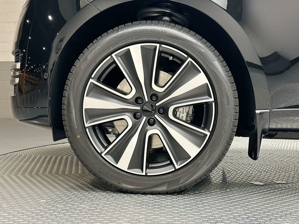 New 2026 Santorini Black Land Rover SE image 5