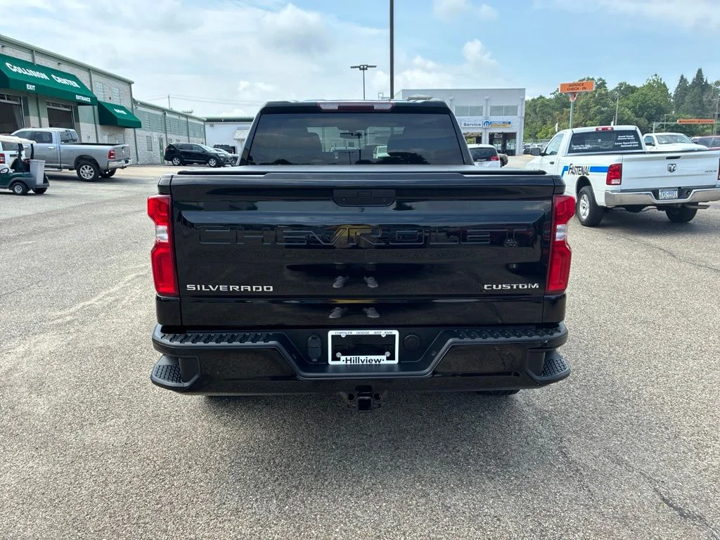 Used 2022 Black Chevrolet Custom image 4