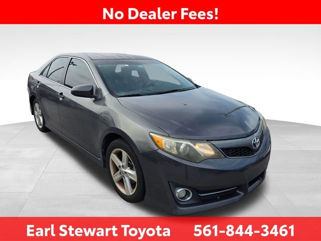 Used 2014 Gray Toyota SE image 2
