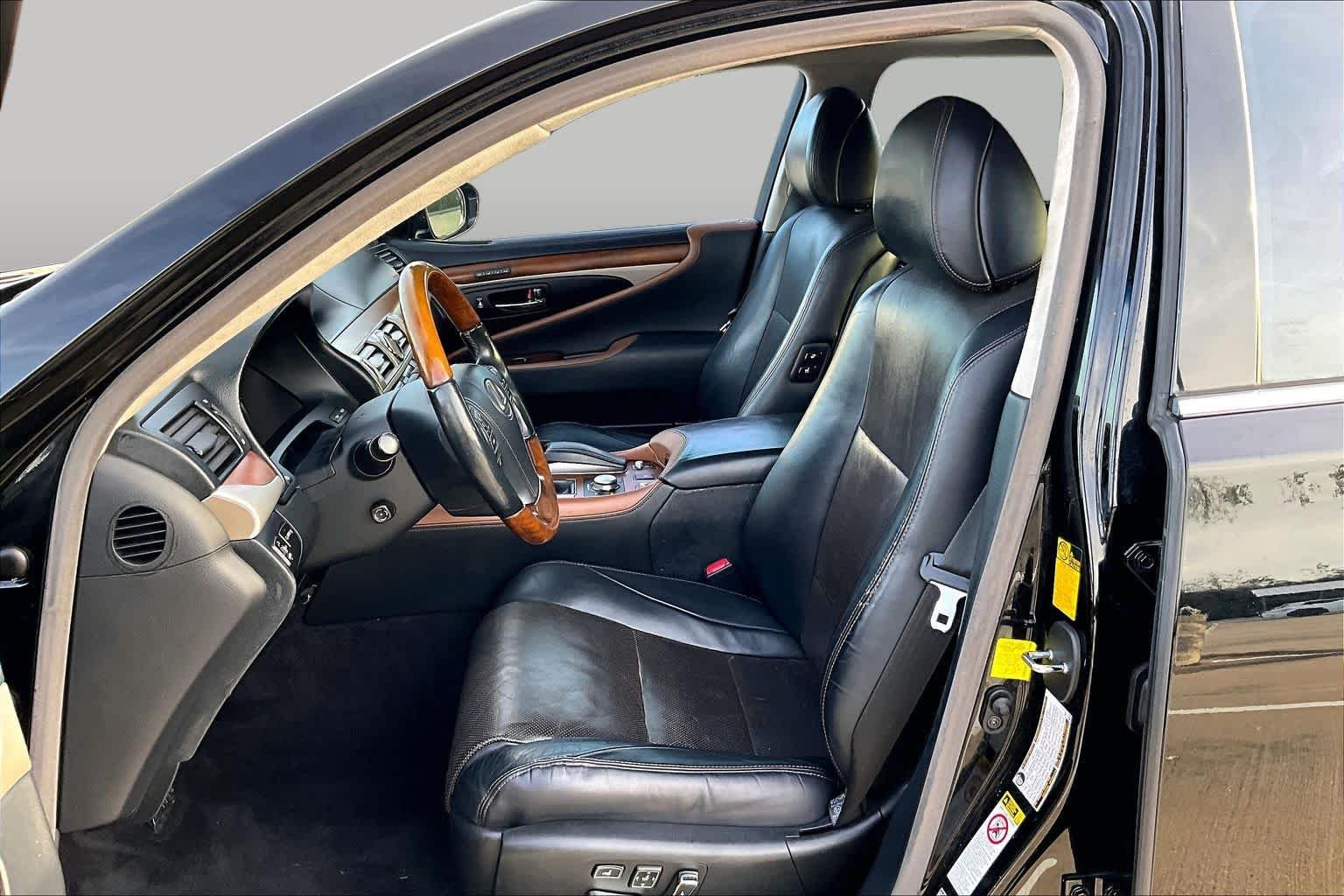 Certified Used 2013 Obsidian Lexus L image 7