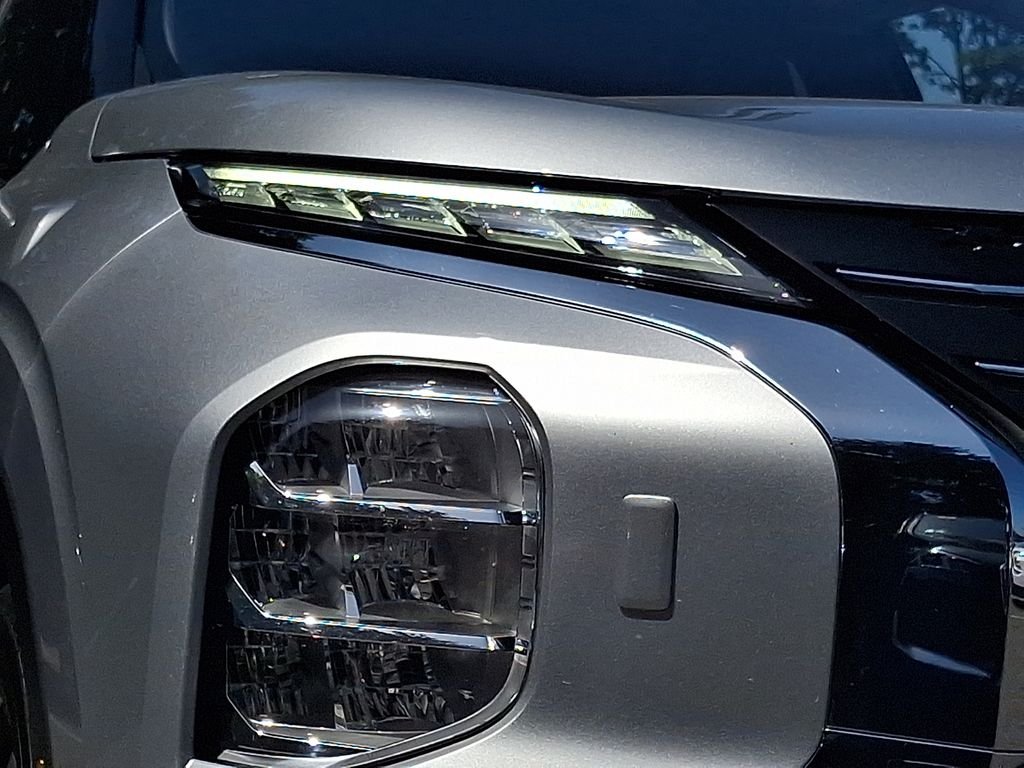 Used 2024 Silver Mitsubishi SEL image 9
