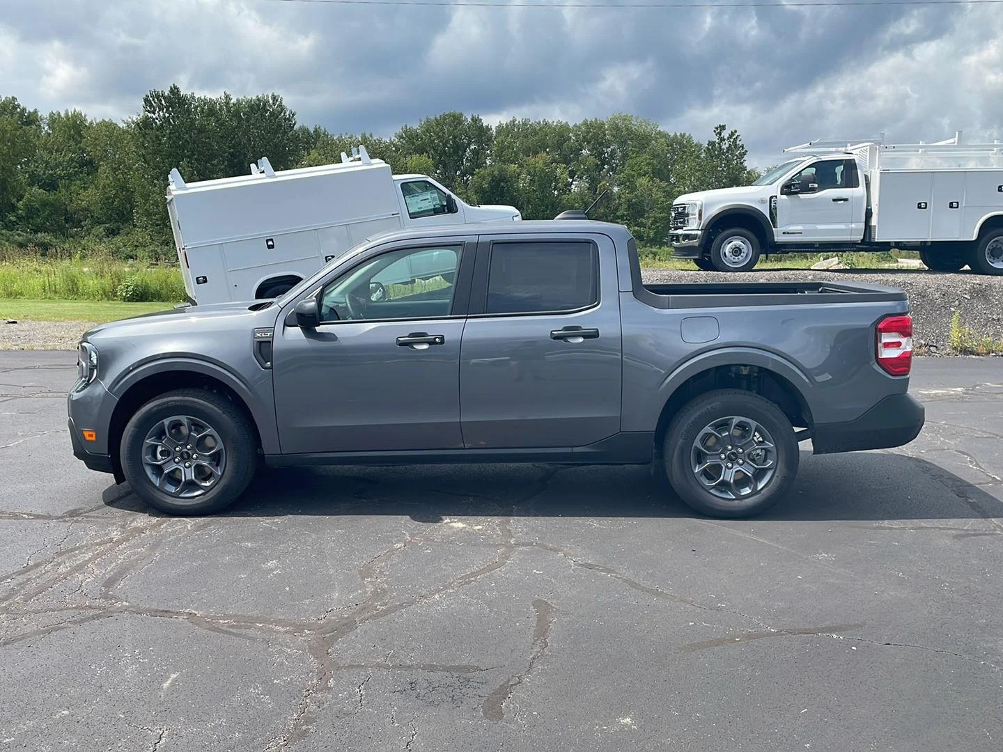 New 2026 Carbonized Gray Metallic Ford XLT image 2