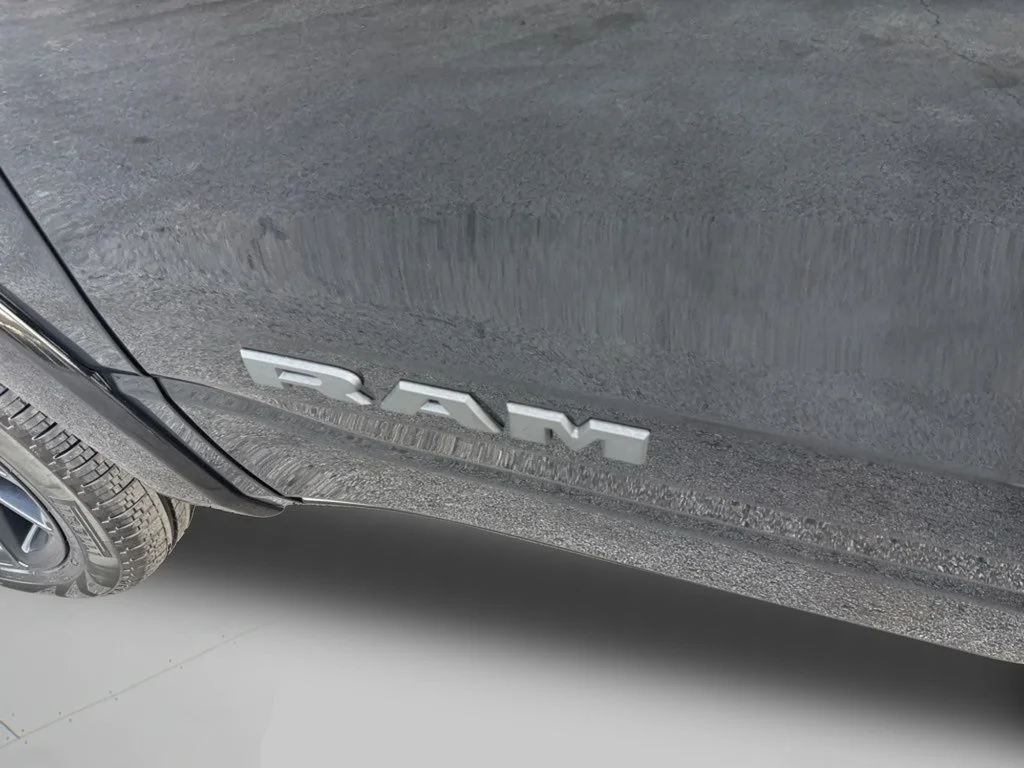New 2026 Diamond Black Crystal Pearl-Coat Exterior Paint RAM Laramie image 45