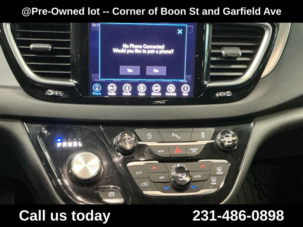 Used 2018 White Chrysler Touring L Plus image 19
