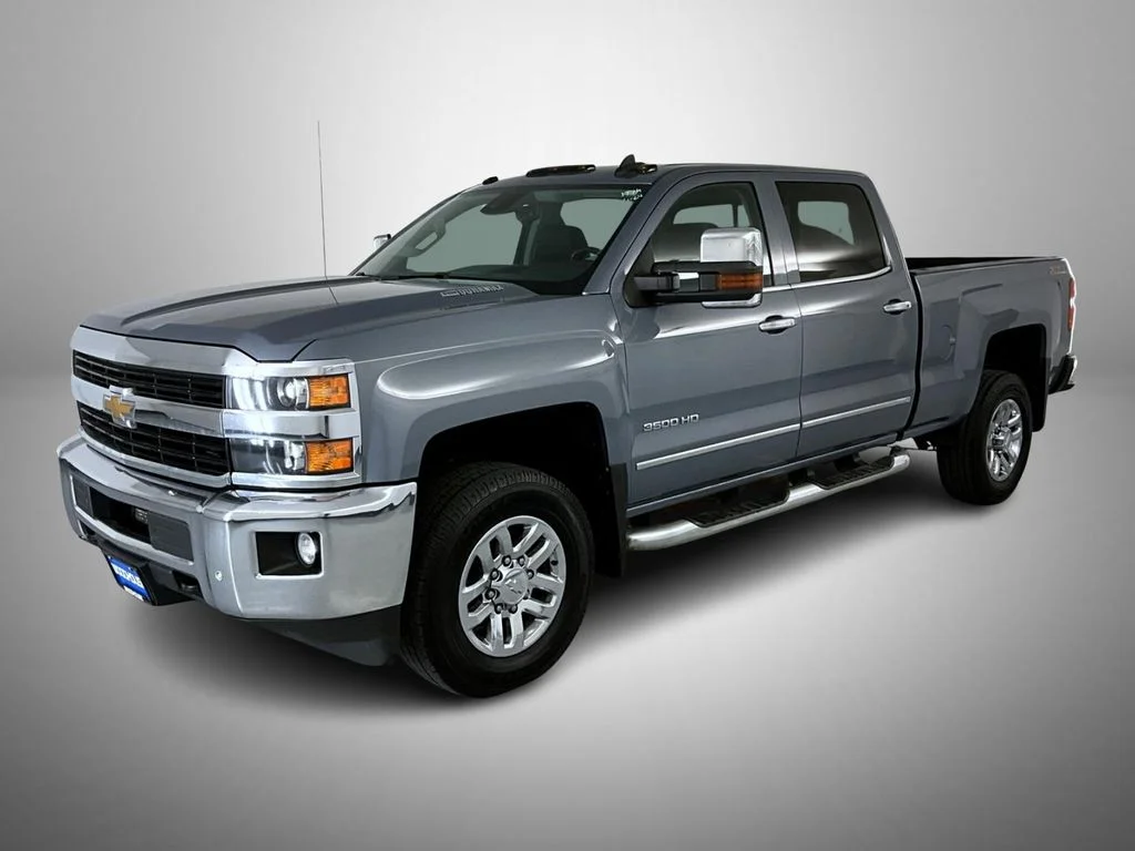 2015 Chevrolet Silverado HD LTZ 4WD Crew Cab Short Box SRW w R6Q's photo