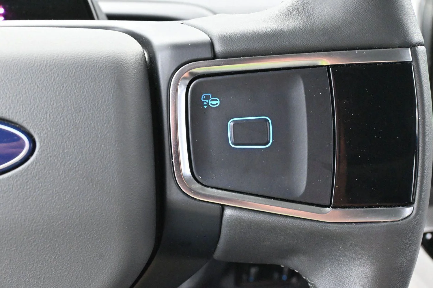 Used 2025 White Ford Active image 22