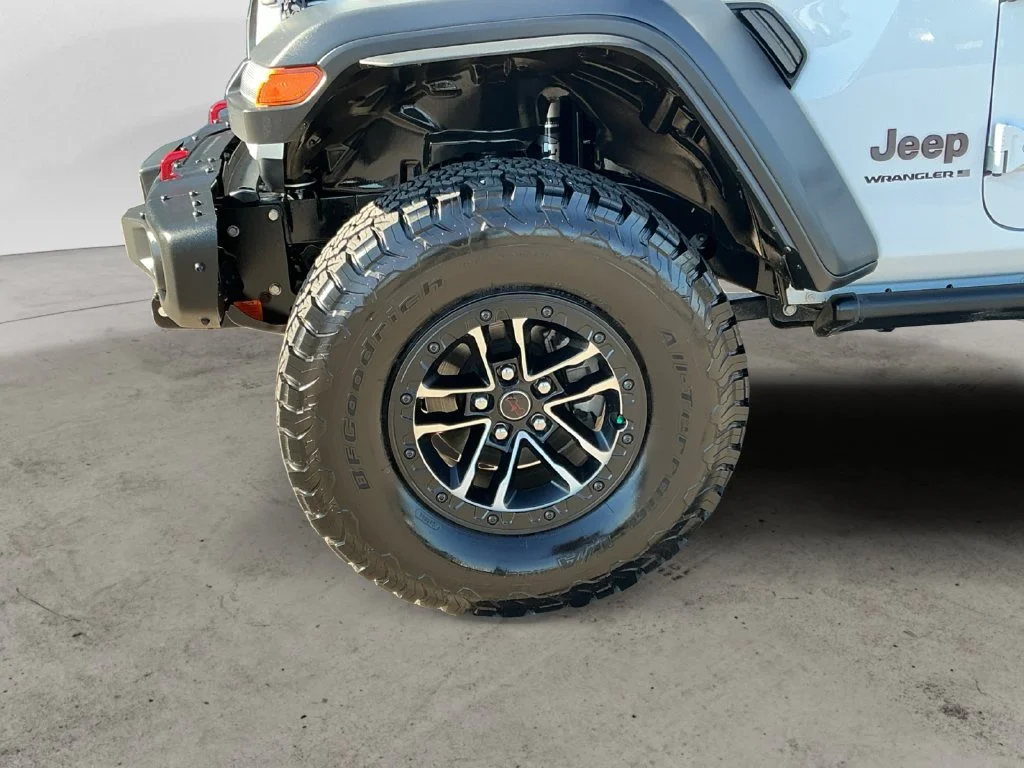 Used 2024 White Jeep Rubicon image 13