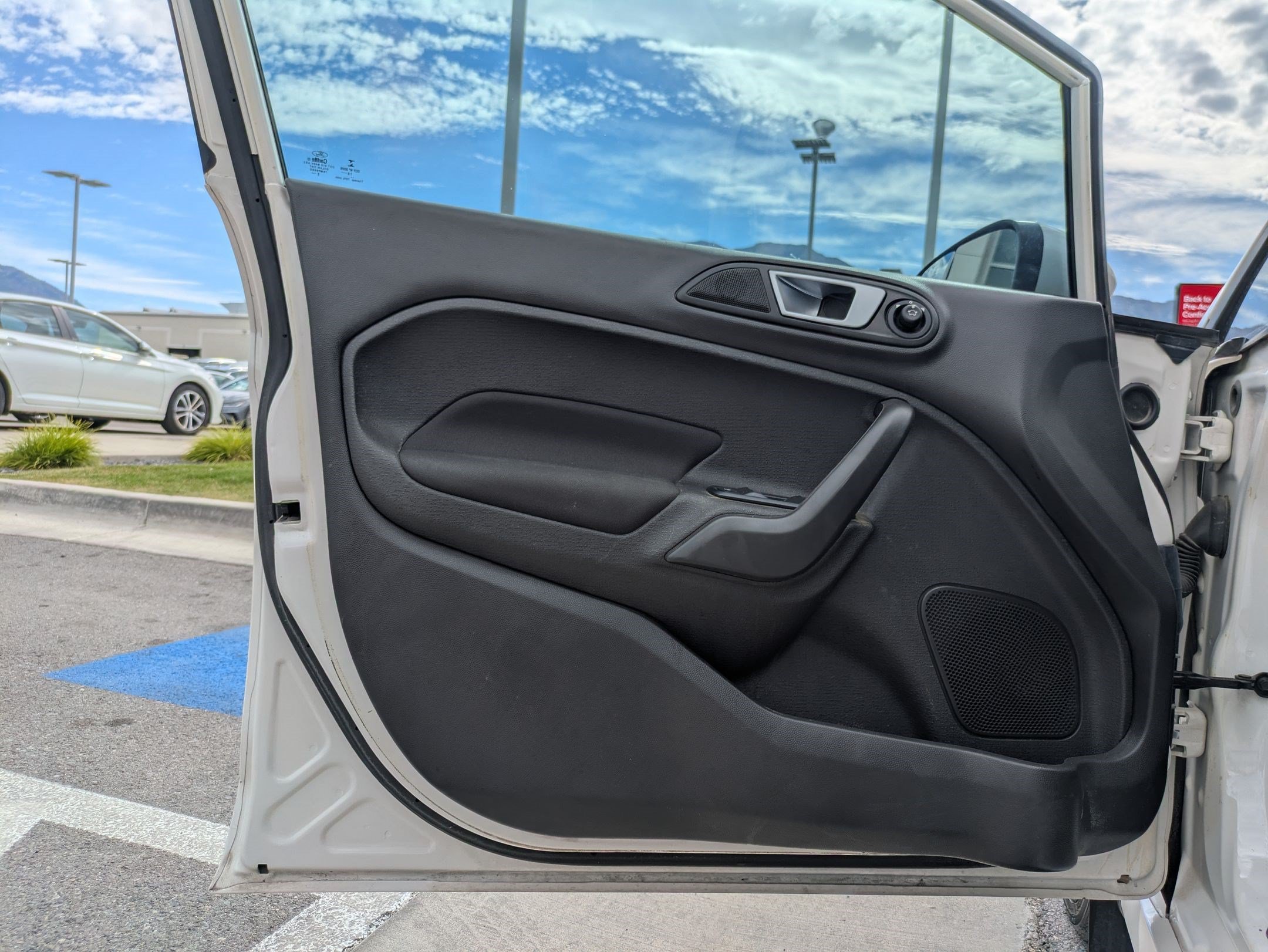 Used 2019 White Platinum Clearcoat Metallic Ford ST image 11