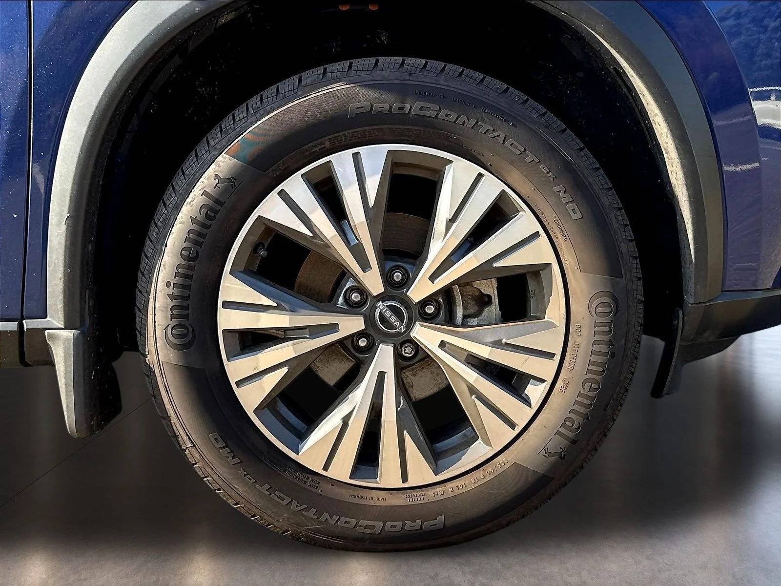 Used 2023 Caspian Blue Metallic Nissan SV image 37