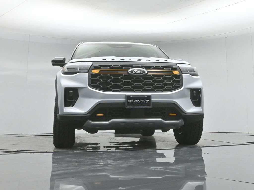 New 2026 Space White Metallic Ford Tremor image 50