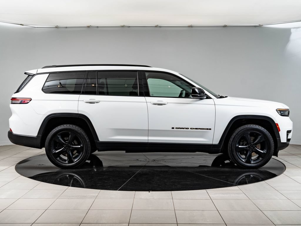 Used 2023 Bright White Clearcoat Jeep Altitude image 11