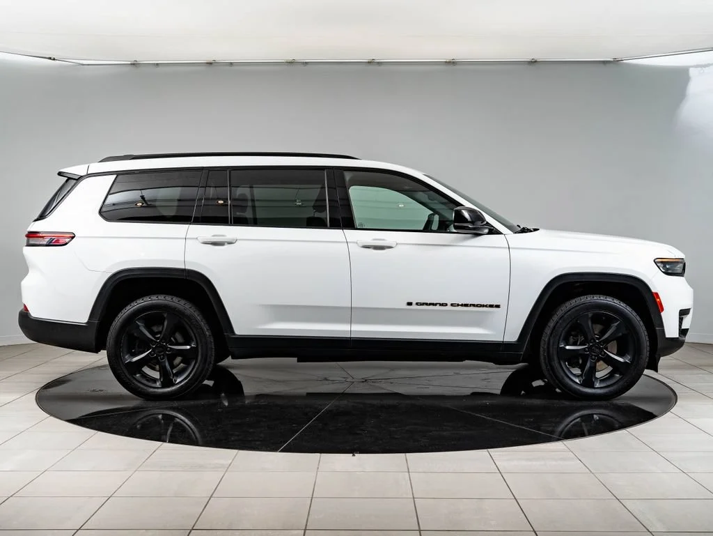 Used 2023 Bright White Clearcoat Jeep Altitude image 11