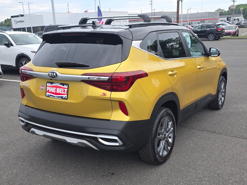Used 2021 Starbright Yellow/Black Roof Kia S image 16