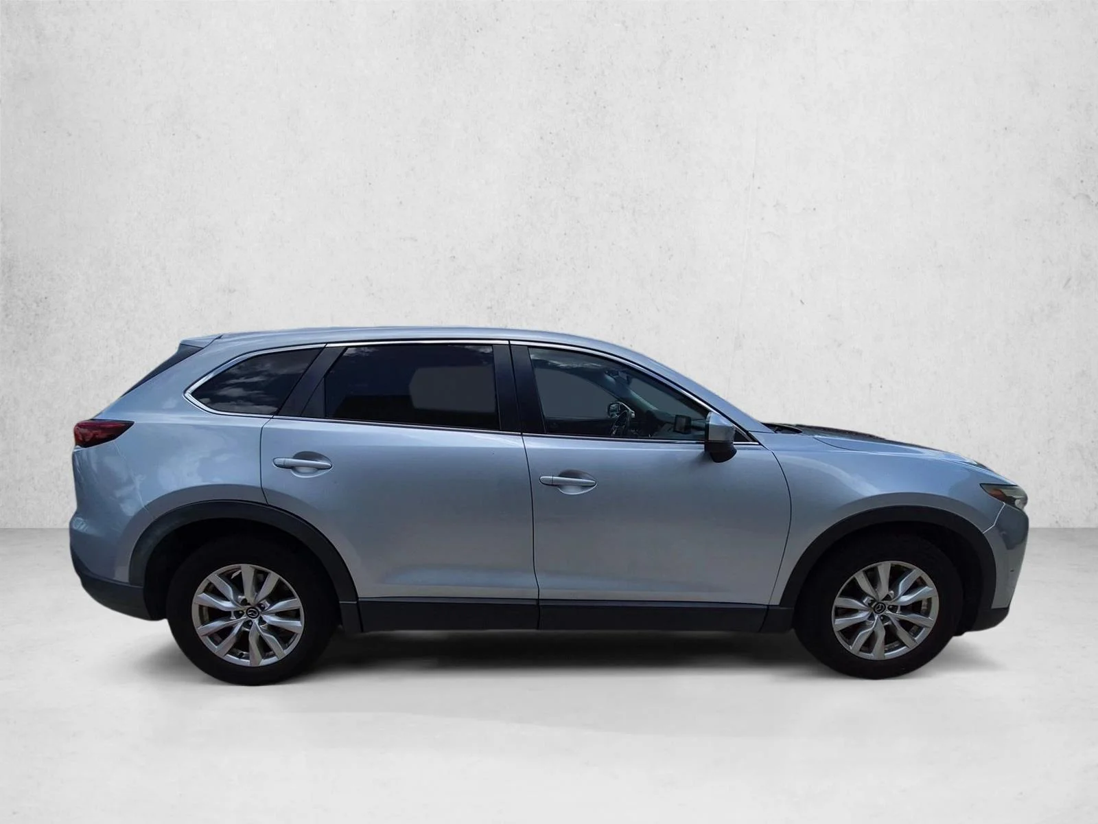 Used 2016 Sonic Silver Metallic Mazda Sport image 4