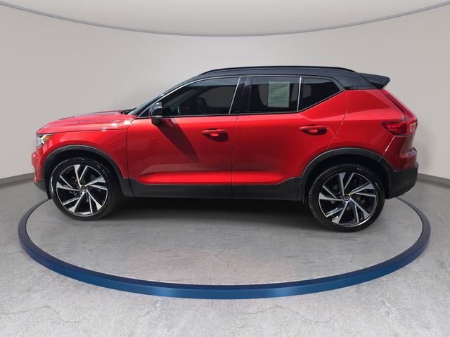 Used 2019 Red Volvo R-Design image 9