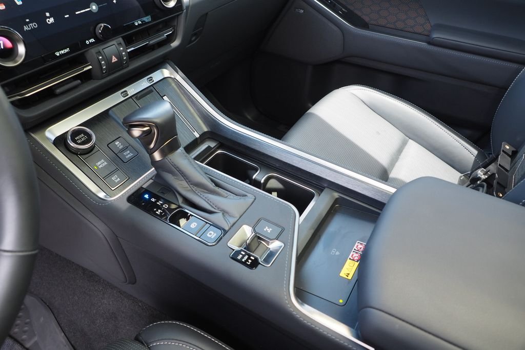Used 2025 Silver Lexus 550 Luxury+ image 28