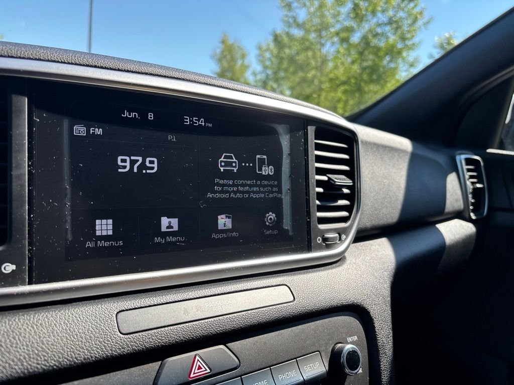 Used 2020 White Kia S image 19