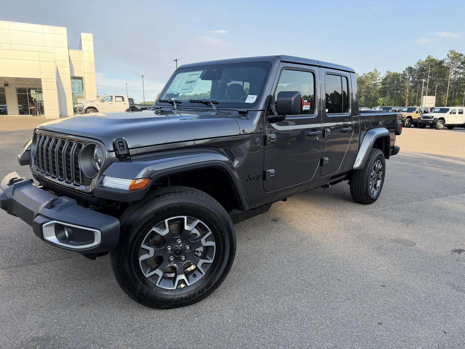 2026 Jeep Gladiator Sahara Auto's photo