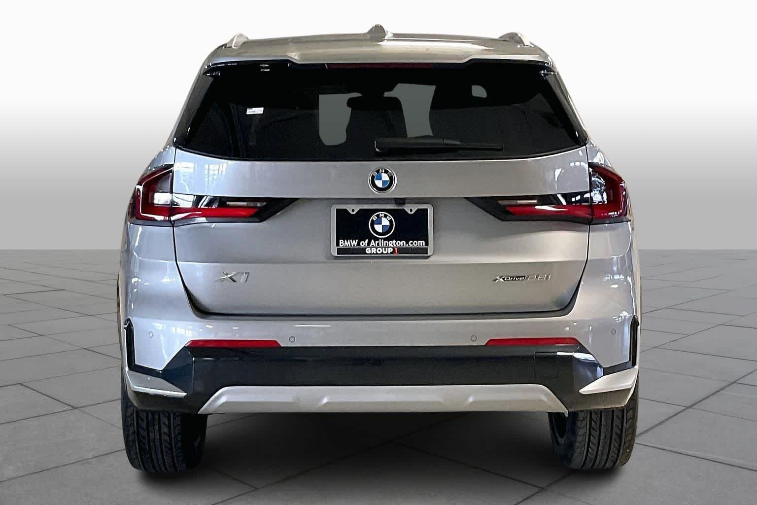 Used 2026 Space Silver Metallic BMW xDrive28i image 4