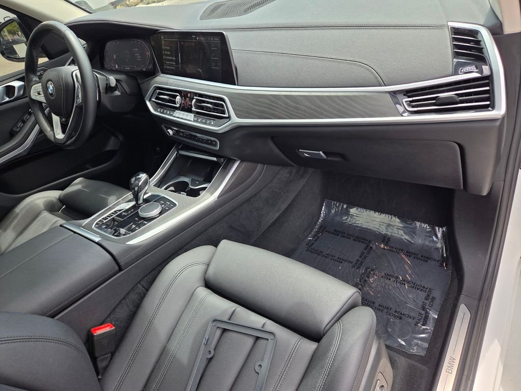 Used 2021 White BMW xDrive40i image 20