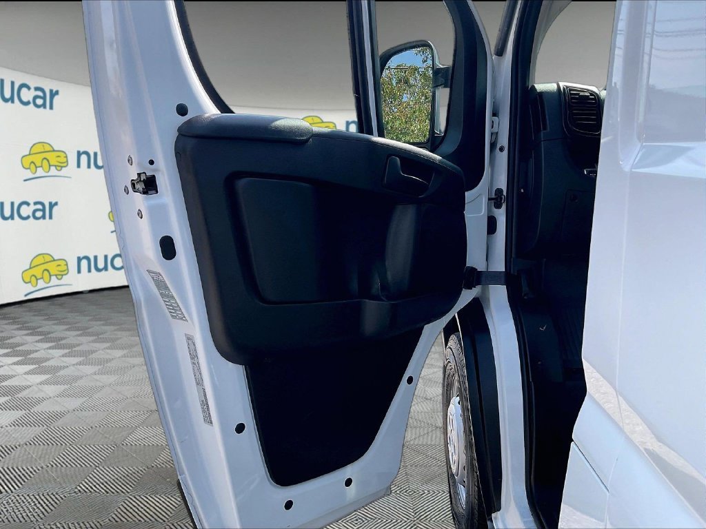 Used 2025 White Ram Base image 9