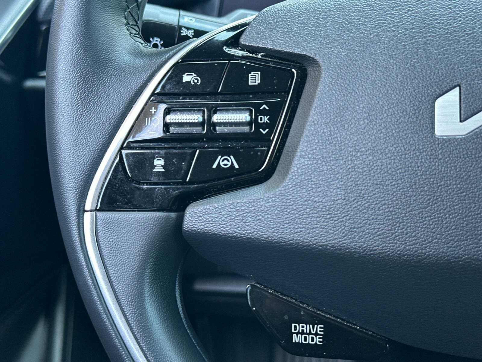 Used 2025 Green Kia Wind 4D Sport Utility image 29