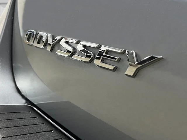 New 2027 Silver Honda EX-L image 6