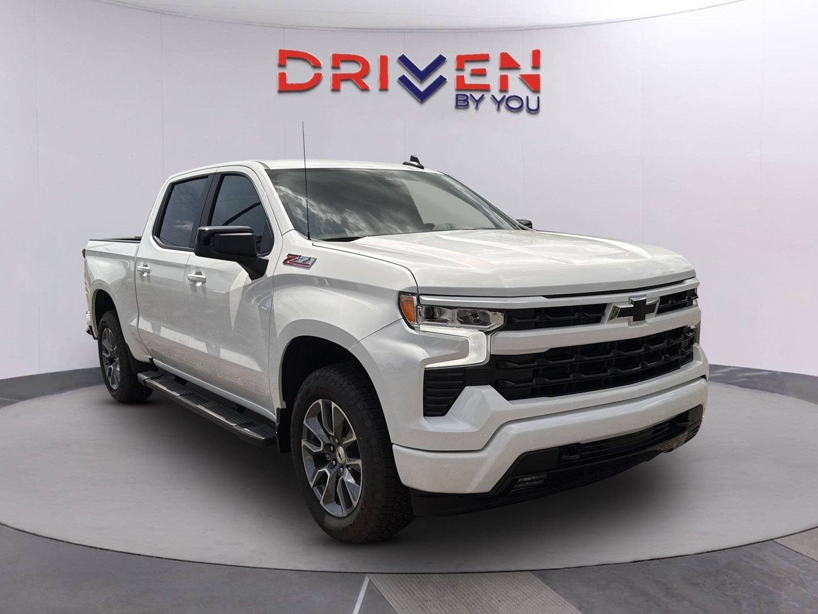 New 2026 Summit White Chevrolet RST image 2