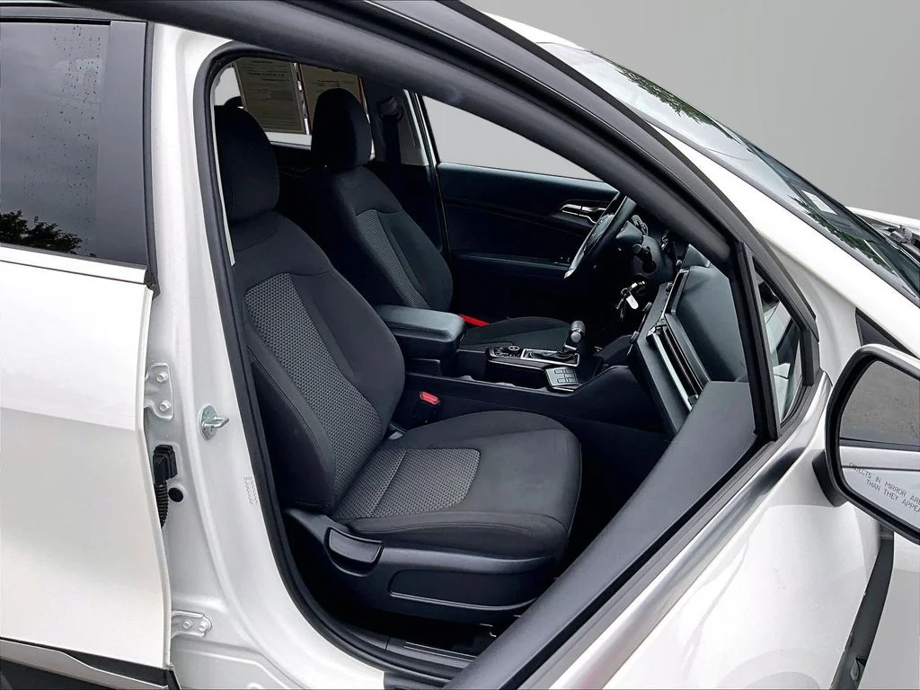 Used 2024 White Kia LX image 8