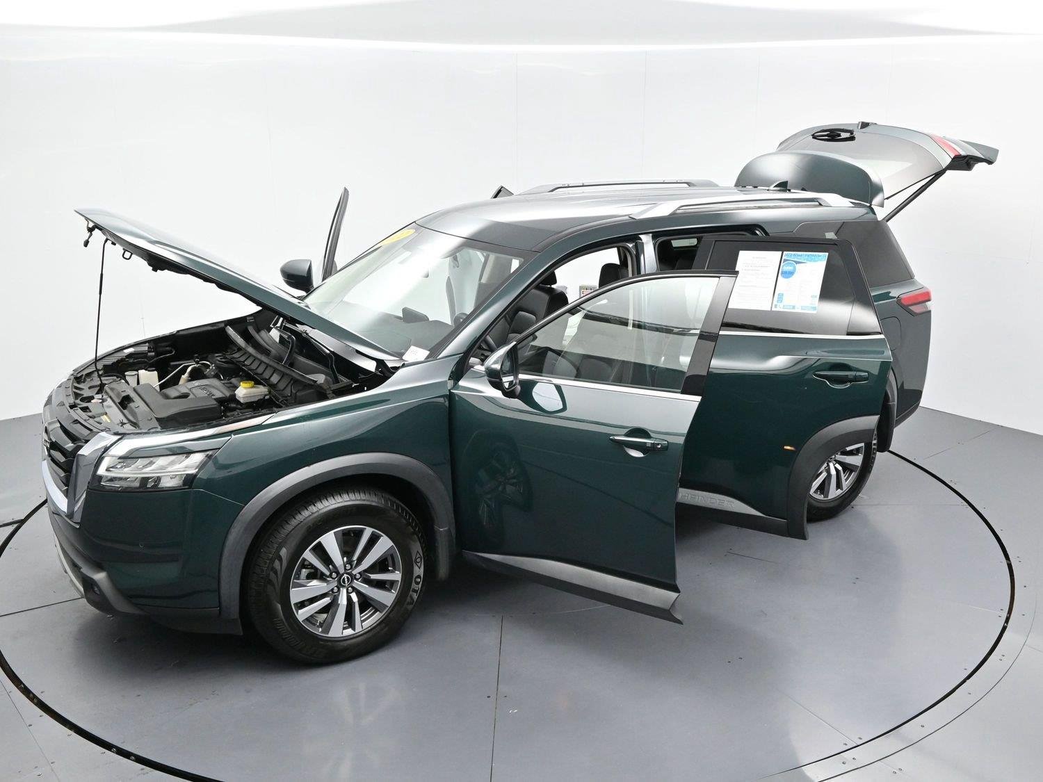 Used 2022 Green Nissan SL image 48