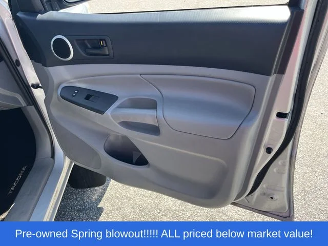 Used 2013 Silver Toyota SR5 image 29