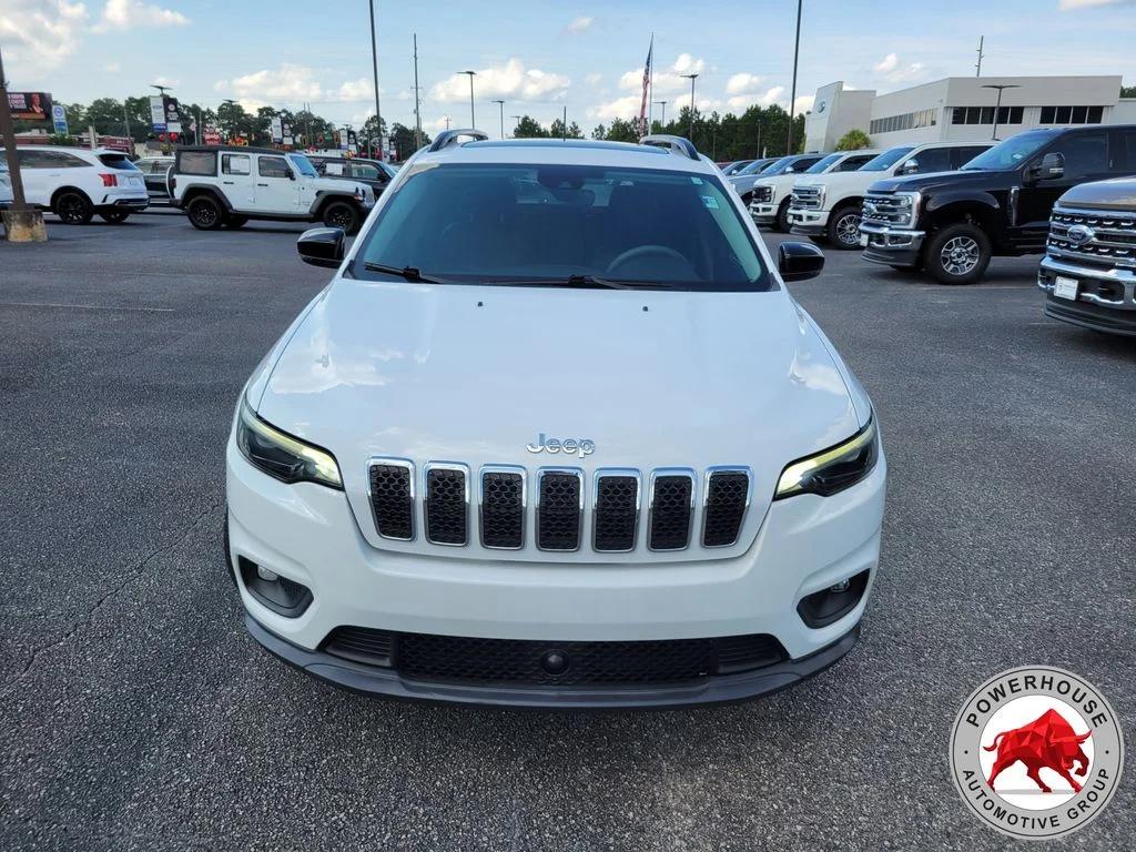 Used 2022 White Jeep Latitude Lux image 10