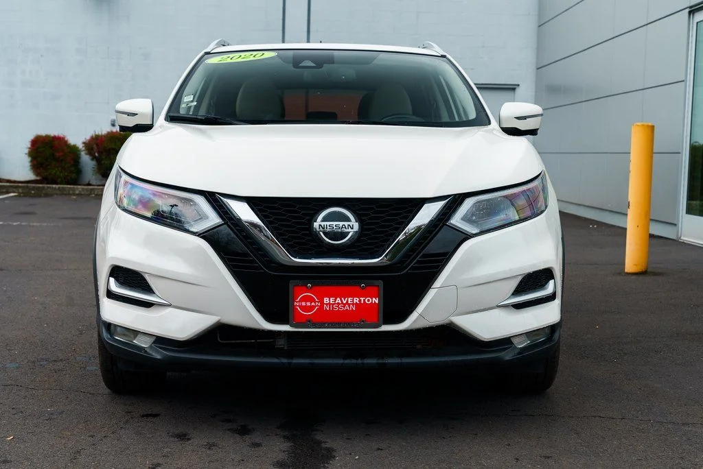 Used 2020 White Nissan SL image 2