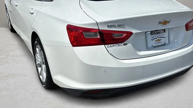 Used 2025 White Chevrolet LT image 39