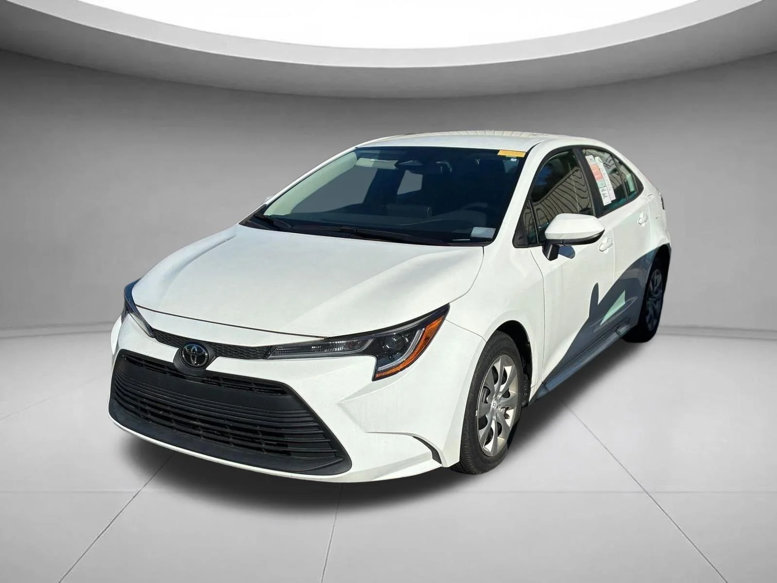 Used 2025 Ice Cap Toyota LE image 1