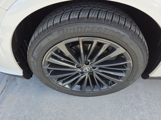 New 2026 Eminent White Pearl Lexus PREMIUM image 17