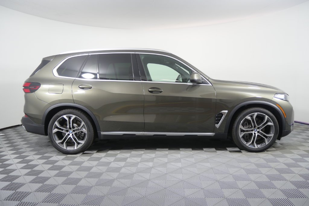 New 2026 Green Metallic BMW xDrive50e image 3