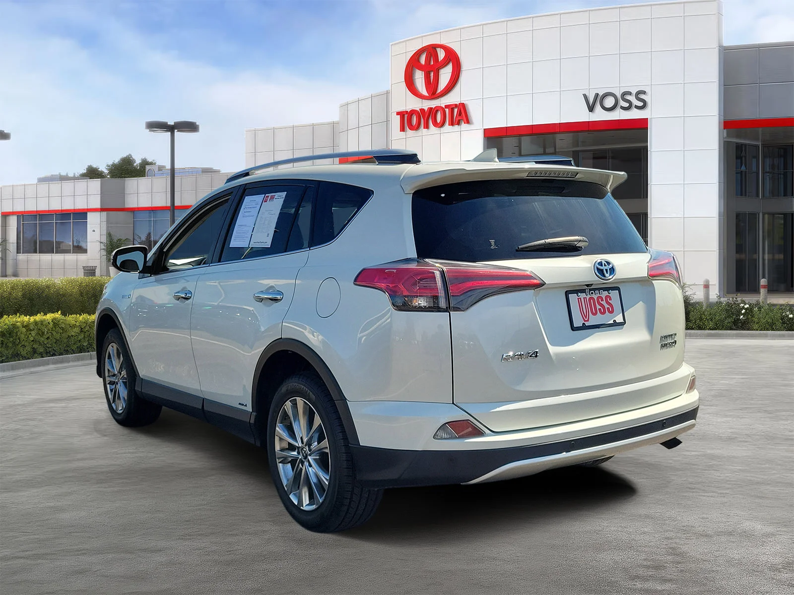 Used 2016 Blizzard Pearl Toyota Limited image 3