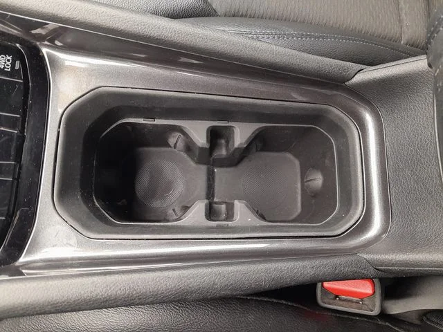 Used 2024  Jeep Latitude image 25