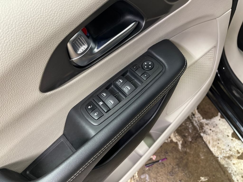 Used 2023 Black Chrysler Touring L image 16